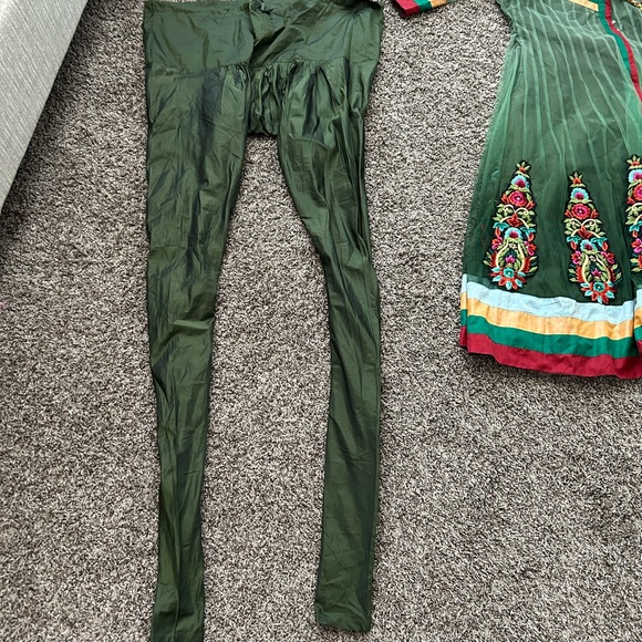 Indian 3 piece Anarakli suit with two shade dupatta/stole and pajami. - Picture 3 of 4